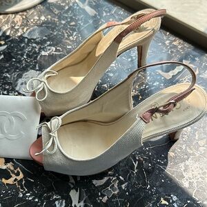 Gorgeous CHANEL slingback pumps!!!